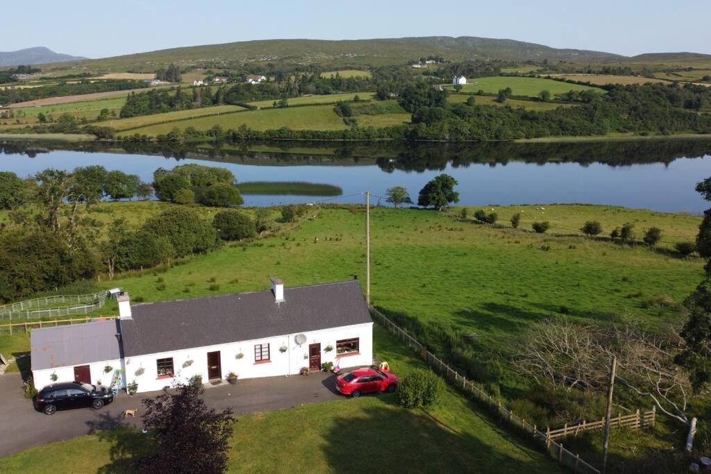 Granny'S Cottage, A Lovely Lakeside Cottage Donegal Town Exteriör bild
