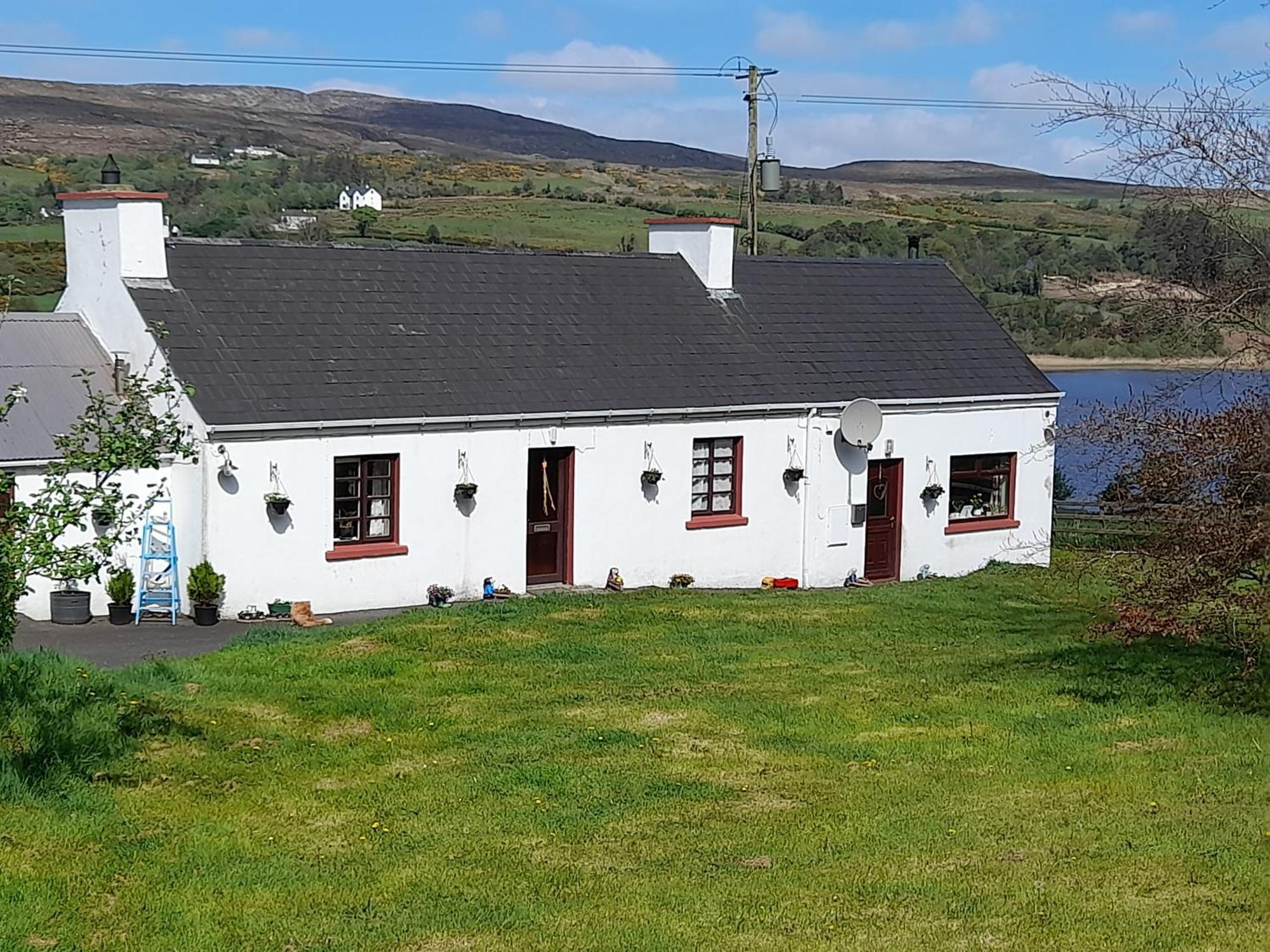 Granny'S Cottage, A Lovely Lakeside Cottage Donegal Town Exteriör bild